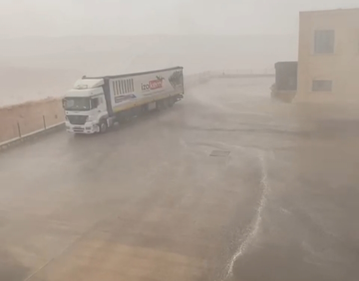 Urfa'da Sağanak Yağış Etkili Oldu