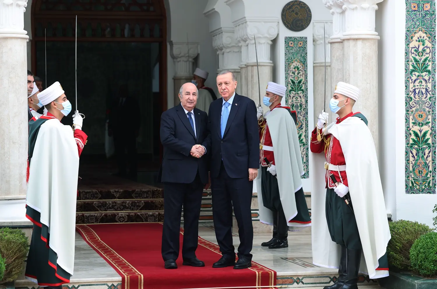 Cumhurbaşkanı Erdoğan, Cezayir Cumhurbaşkanı Tebbun ile bir araya geldi