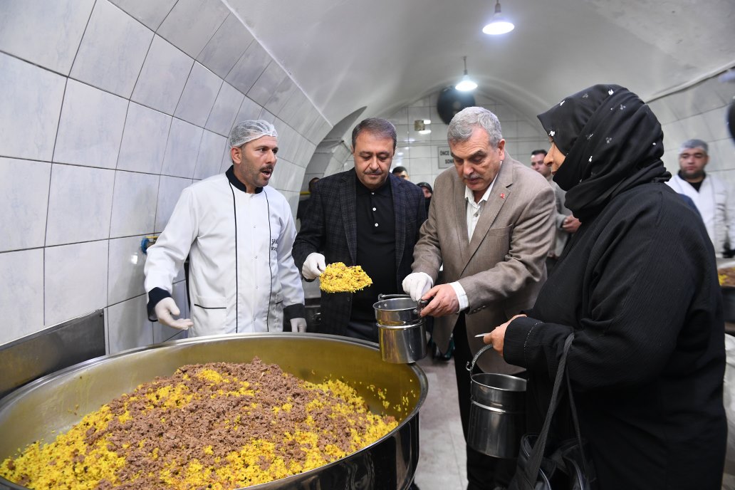 Şanlıurfa'da 33 Yıldır 10 Bin Kişiye Bedava Yemek Dağıtılıyor