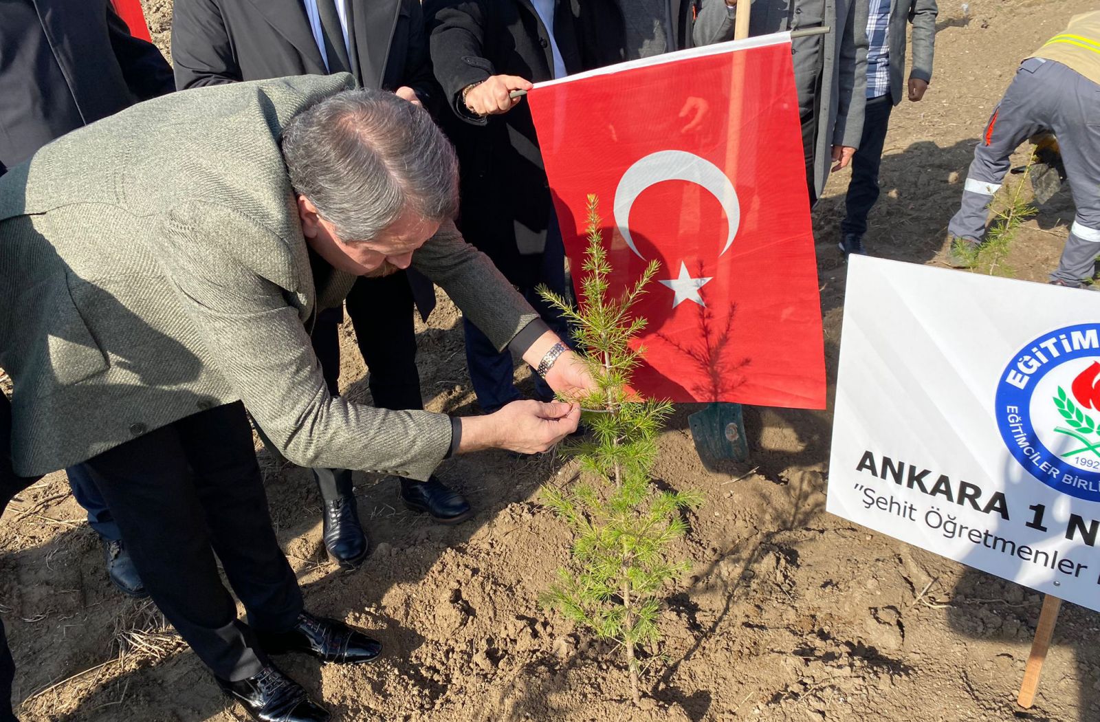 EĞİTİM BİR SEN Şehit Öğretmenler Anısına Fidan Dikti