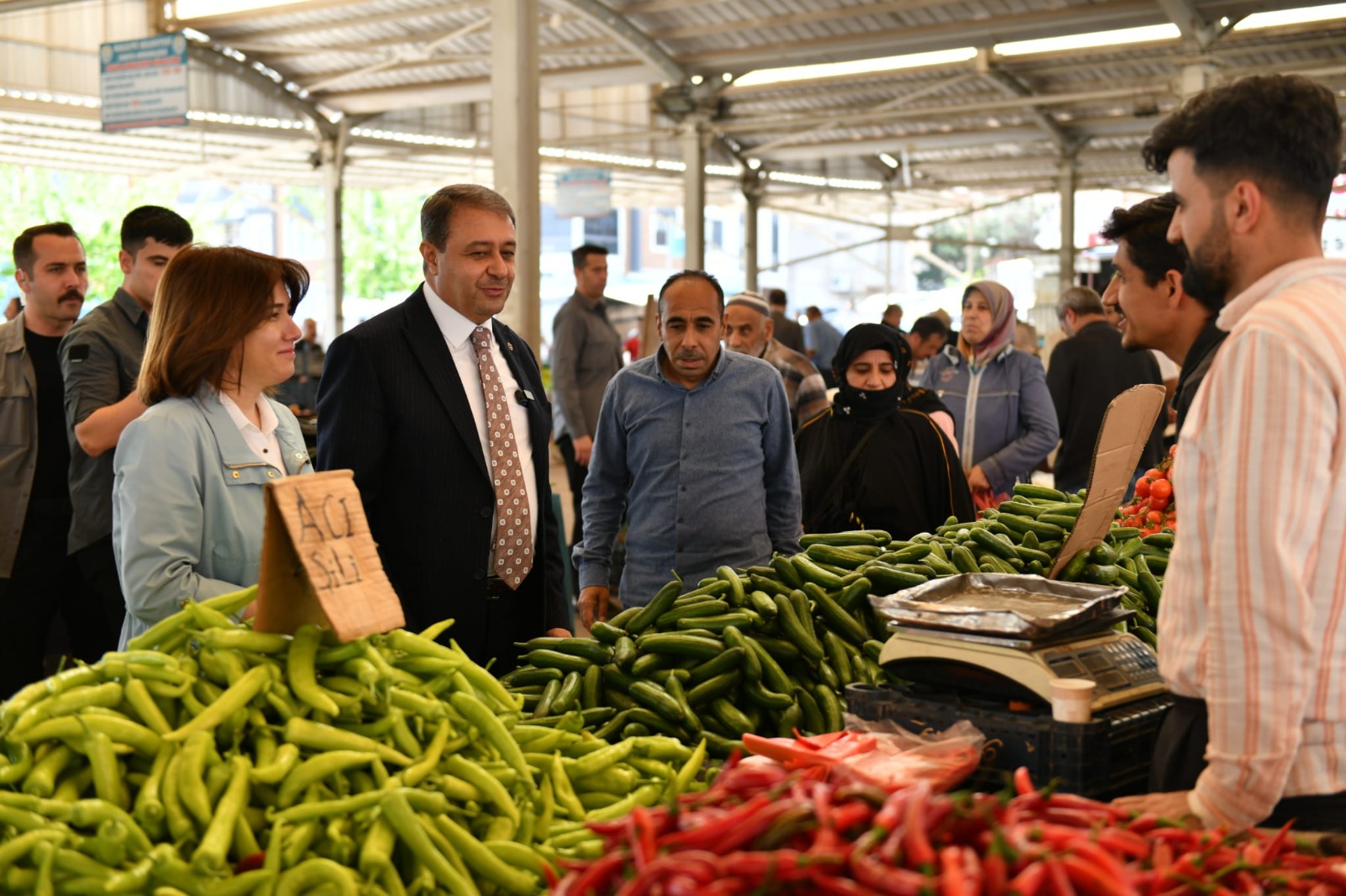 Urfa Valisinden Semt Pazarı Esnafına Ziyaret