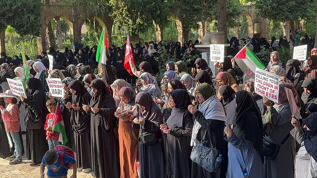 Şanlıurfa'da Kadınlardan Filistinli Şehitlere Saygı Eylemi