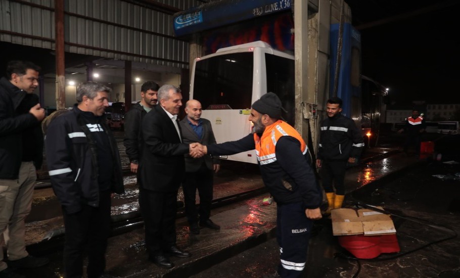 Başkan Beyazgül Mesai Mefhumu Gözetmeksizin Çalışıyor