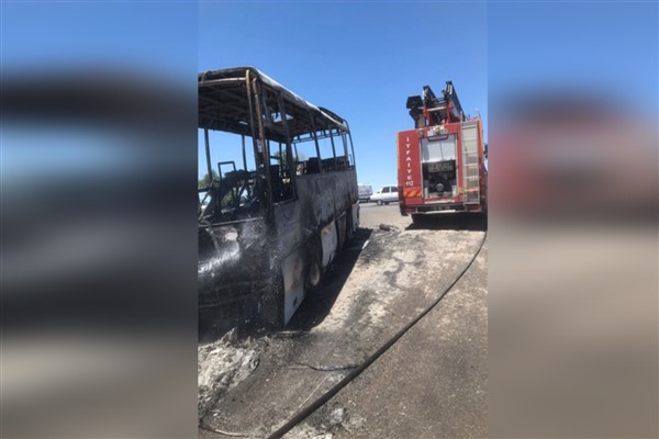 Urfa'da Seçim Güvenliğine Giden Araç Alev Topuna Döndü