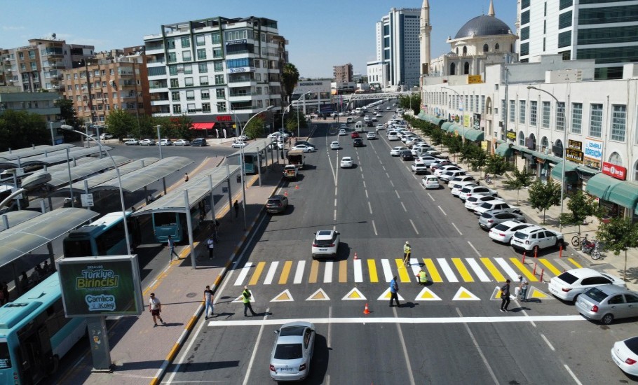 Urfa'da Yollar Sarı Beyaz