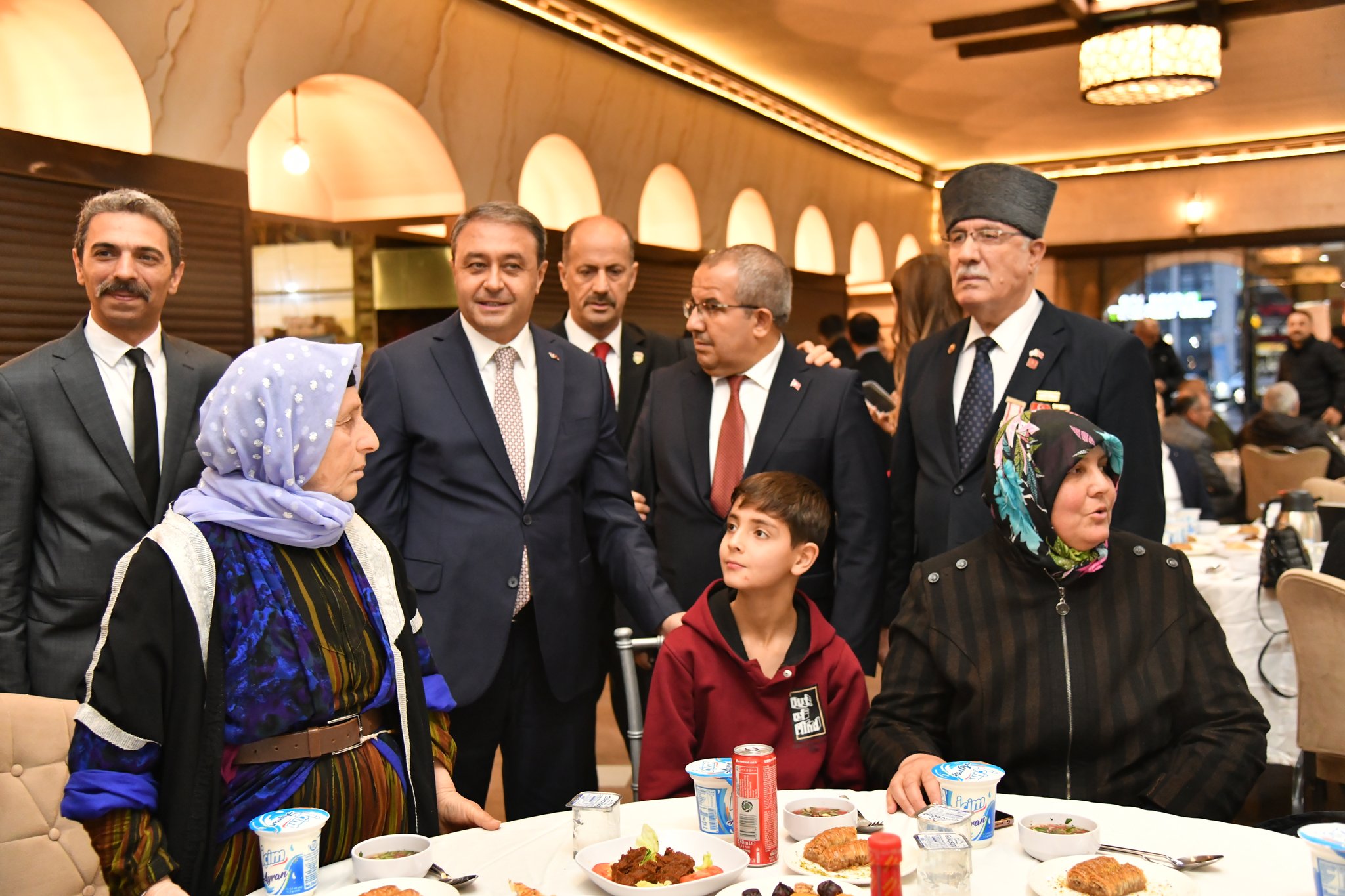 Urfa Valisi Onları Yalnız Bırakmadı